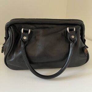 EUC Canyon Outback Leather bag!